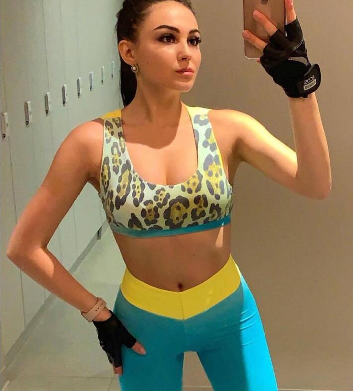 Women's 2-Piece Yoga Set | Leopard Sports Bra & High-Waist Leggings
